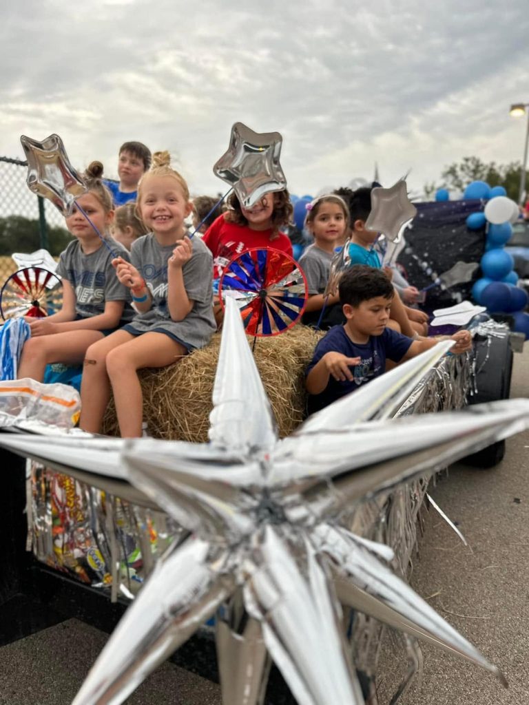 Comets riding the float, 2023